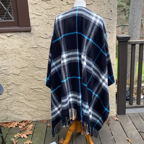 Burberry wrap - Picture 3 of 6